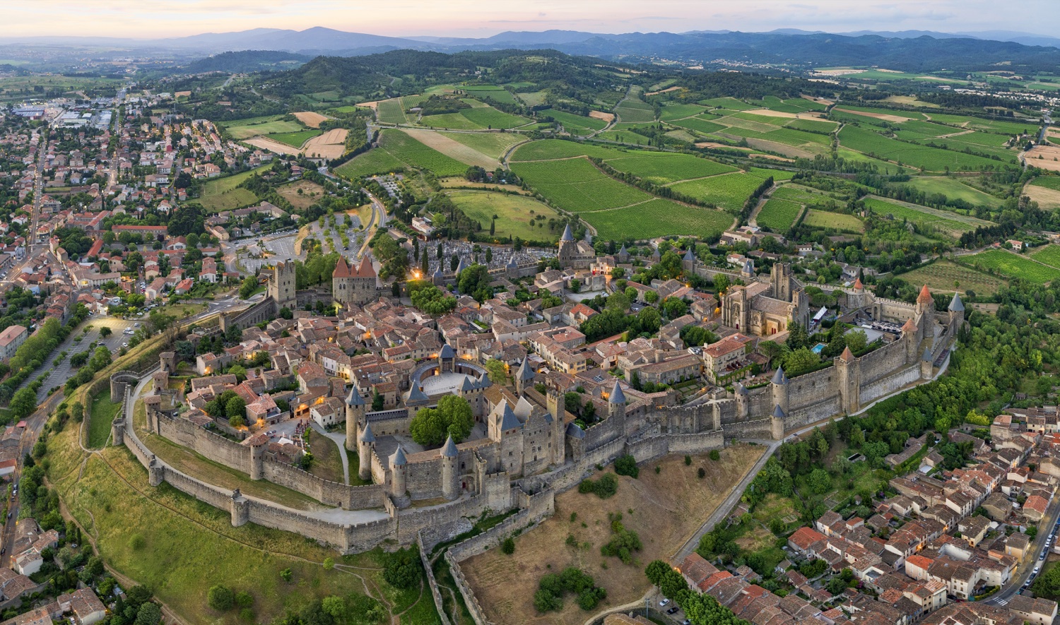 La cité médiévale de Carcassonne vue du ciel